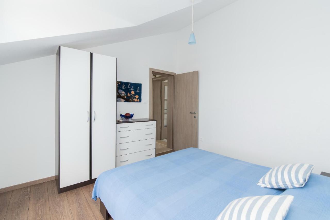 Apartments Mare Postira Exterior foto